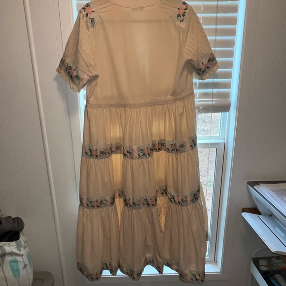 Ivy City Floral Cream Midi Dress - Picture 4 of 8